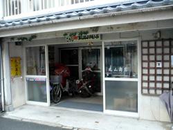 店舗入り口外観